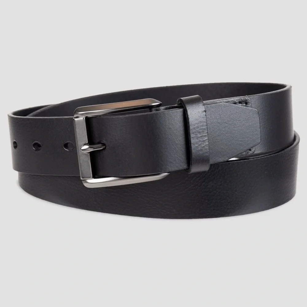 LEVI’S leather belt black metal buckle